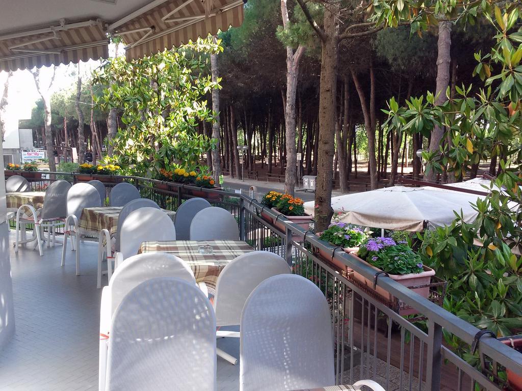 Hotel Antares Cervia Bagian luar foto