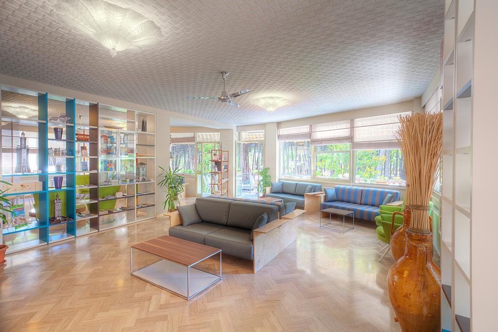 Hotel Antares Cervia Bagian luar foto