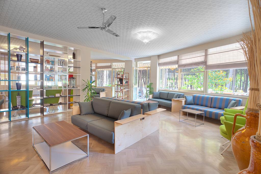 Hotel Antares Cervia Bagian luar foto