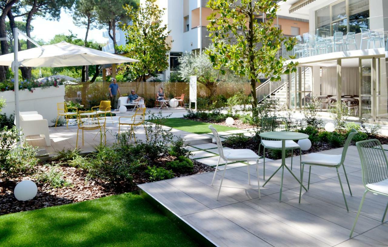 Hotel Antares Cervia Bagian luar foto